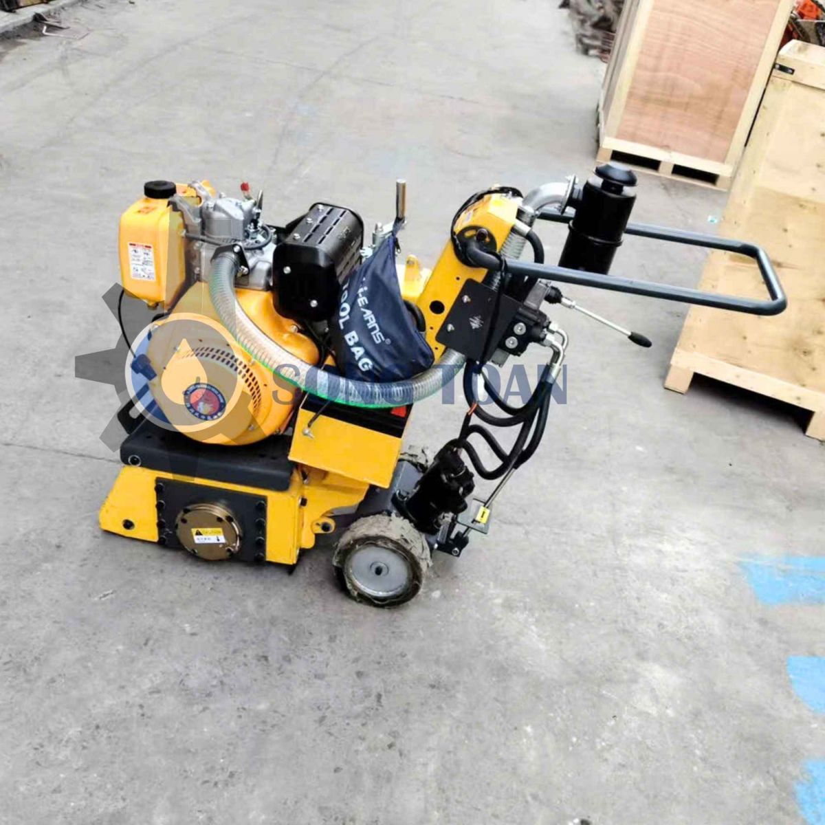 Máy xóa vạch kẻ đường chạy dầu